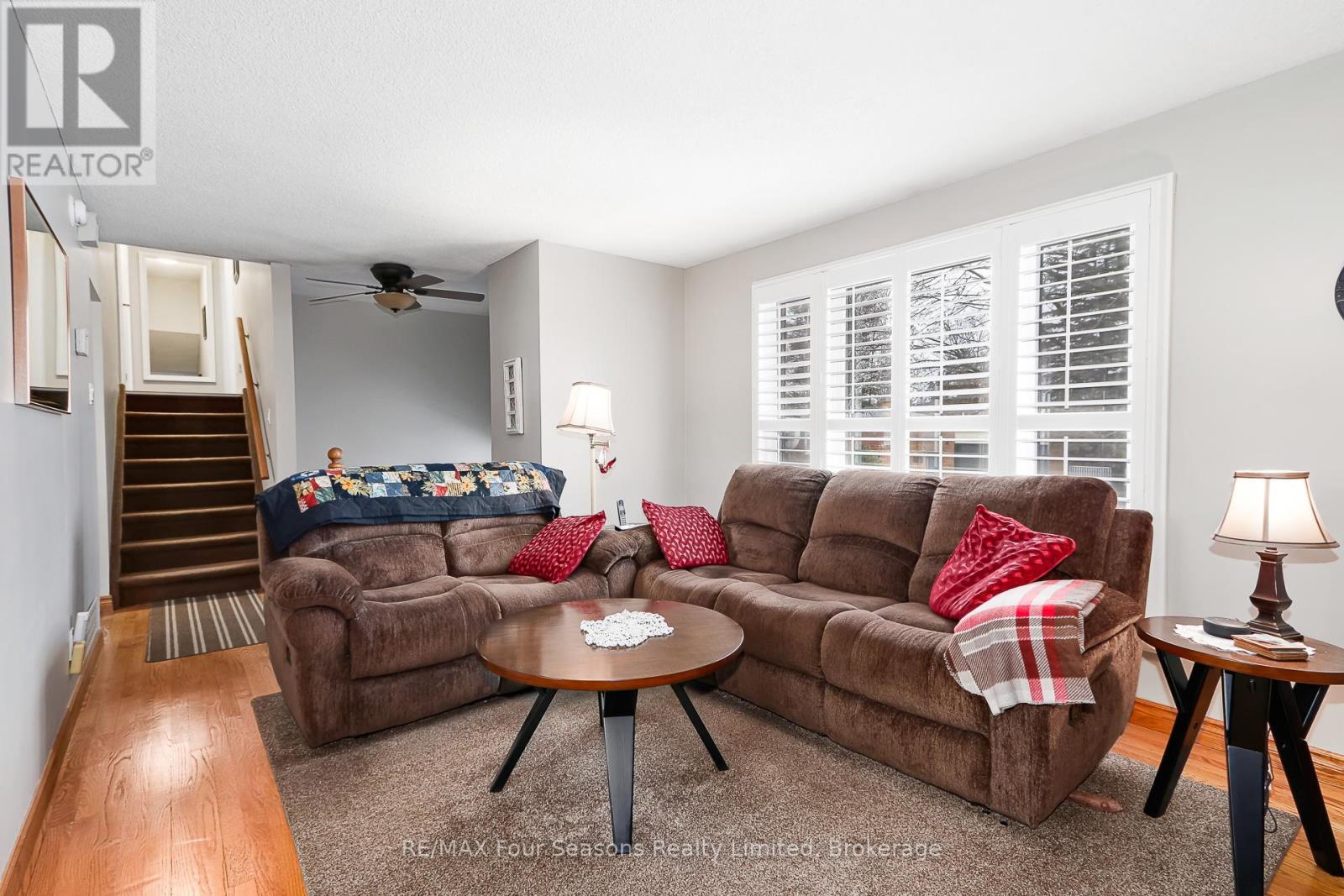 218 Datas Drive, Clearview (Stayner), ON - Indoor Photo Showing Living Room