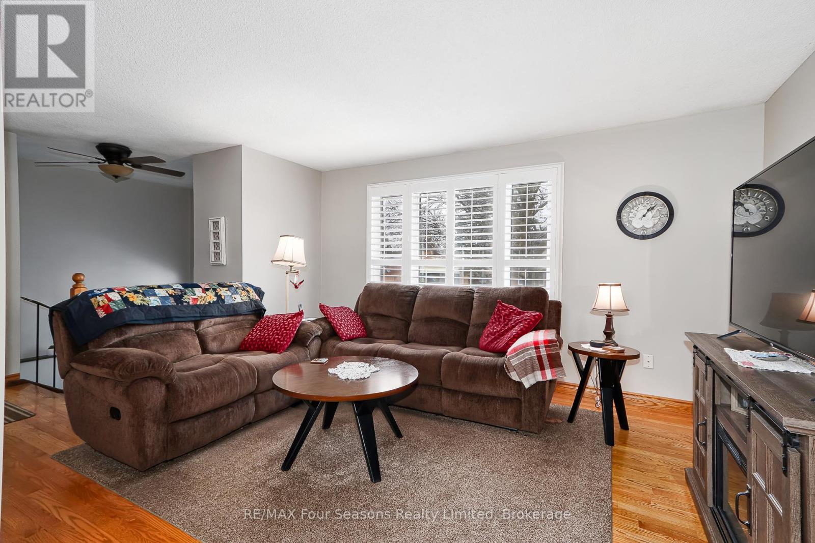 218 Datas Drive, Clearview (Stayner), ON - Indoor Photo Showing Living Room
