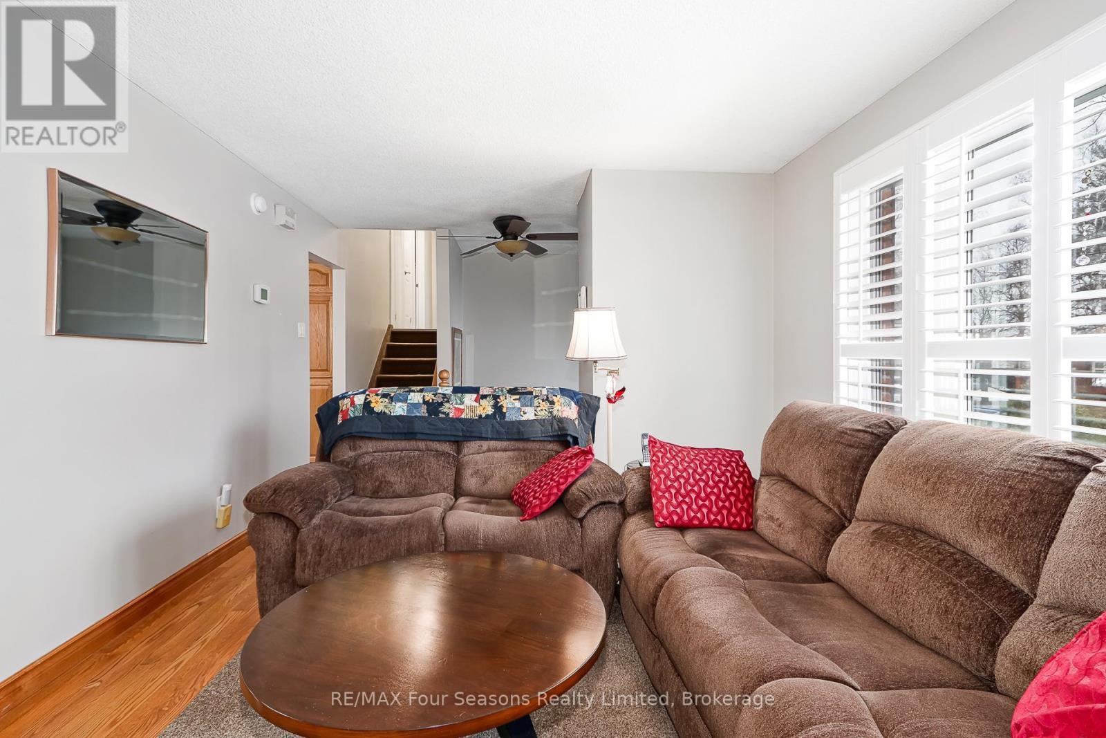 218 Datas Drive, Clearview (Stayner), ON - Indoor Photo Showing Living Room