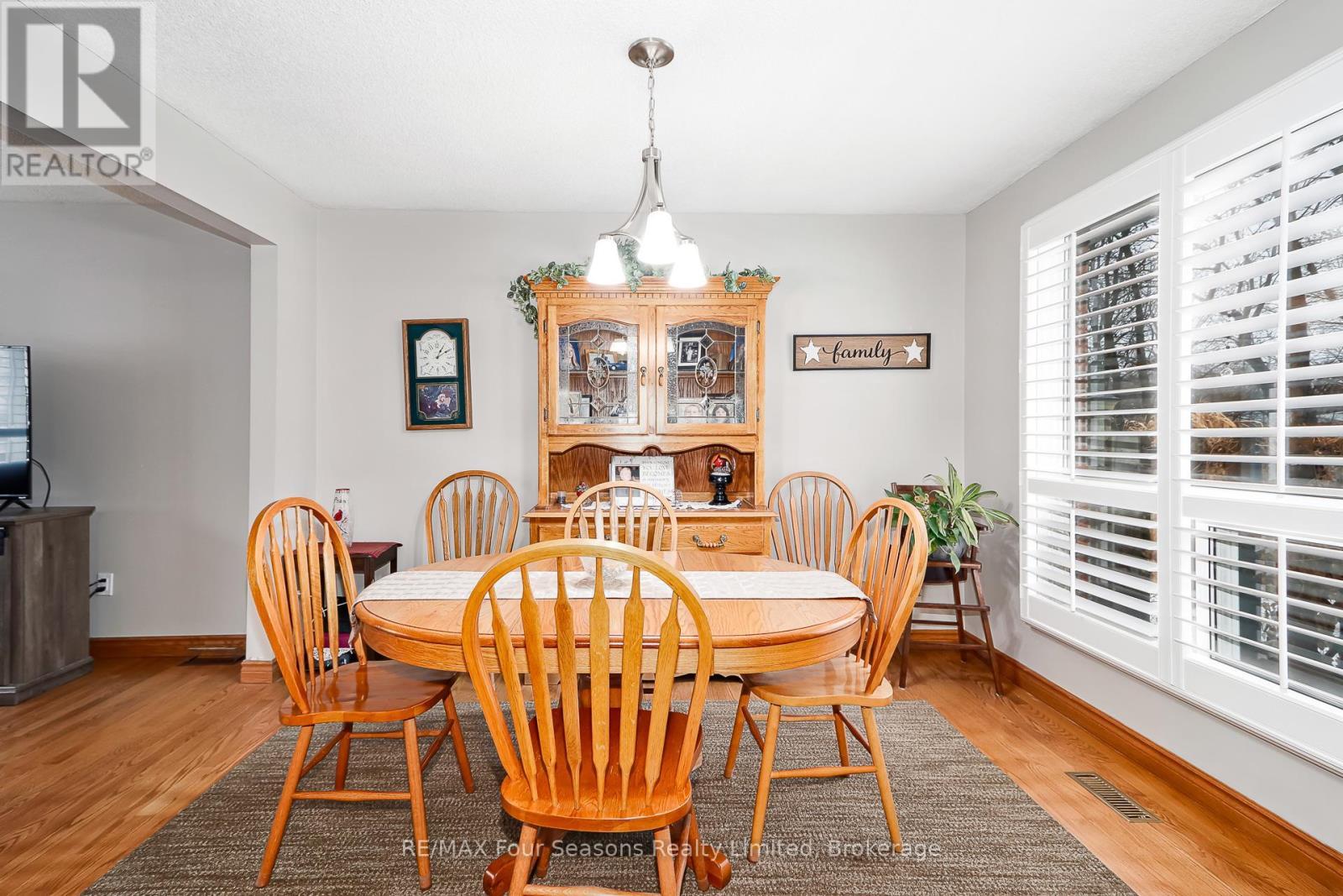 218 Datas Drive, Clearview (Stayner), ON - Indoor Photo Showing Dining Room