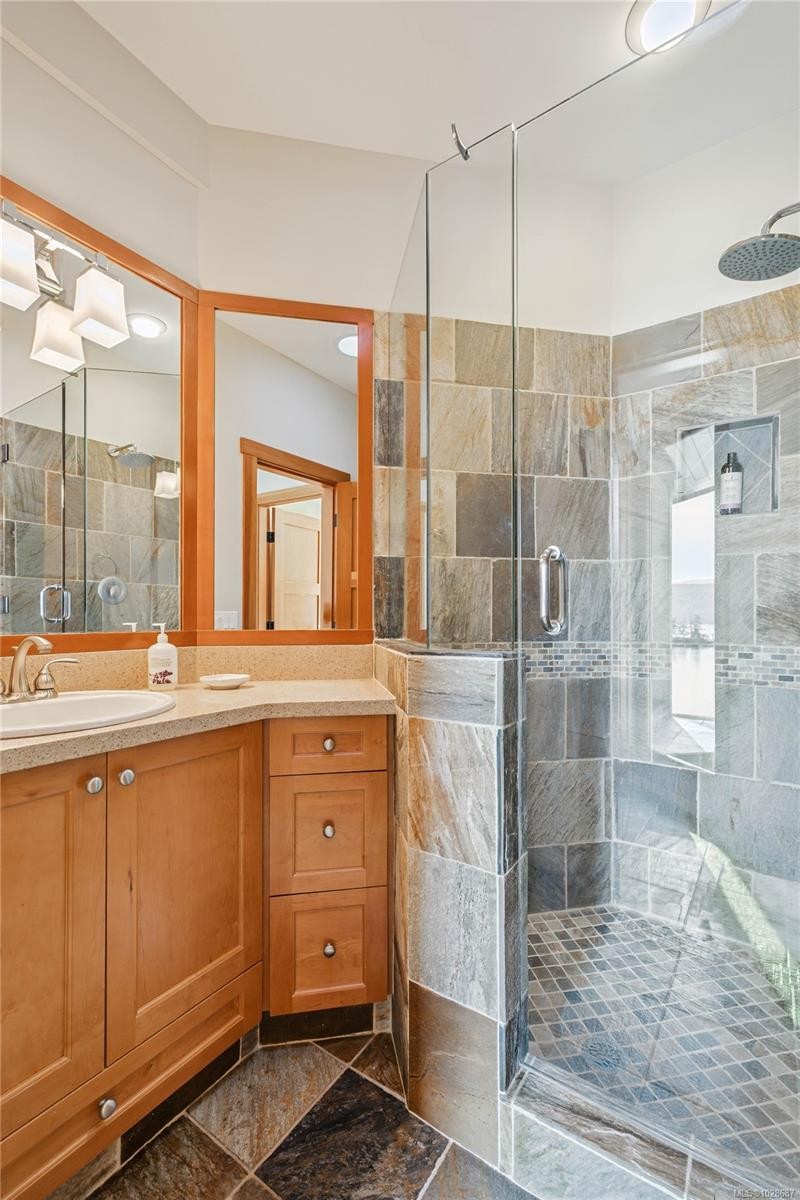 220 Scott Point Dr, Salt Spring, BC