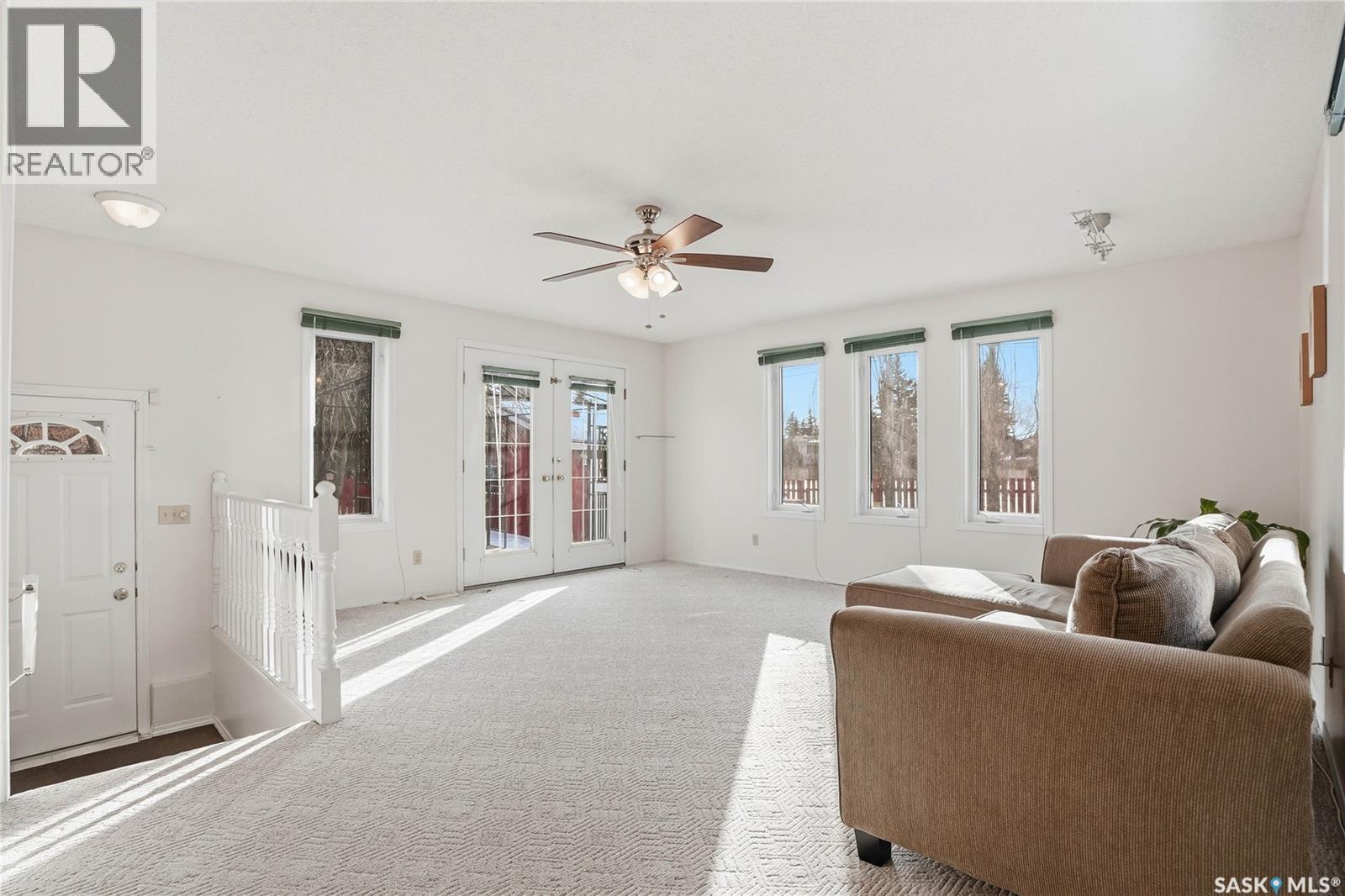 414 Preston Avenue S, Saskatoon, SK - Indoor