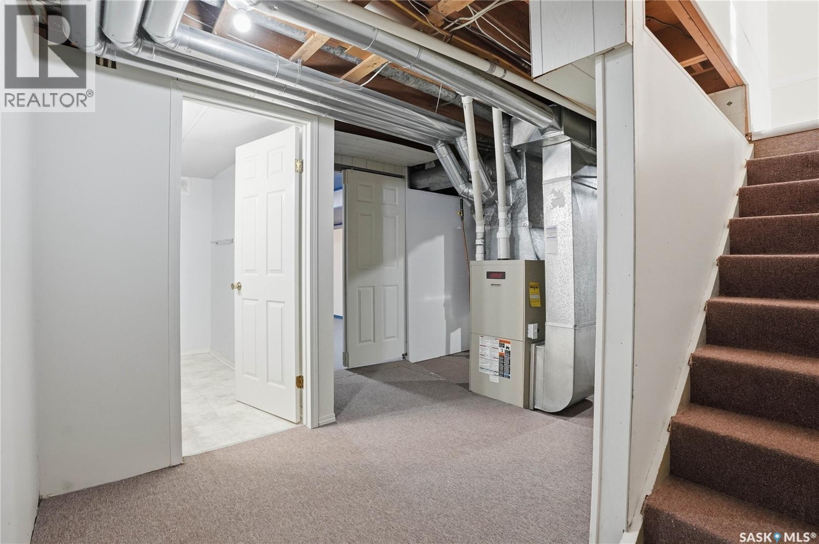 414 Preston Avenue S, Saskatoon, SK - Indoor