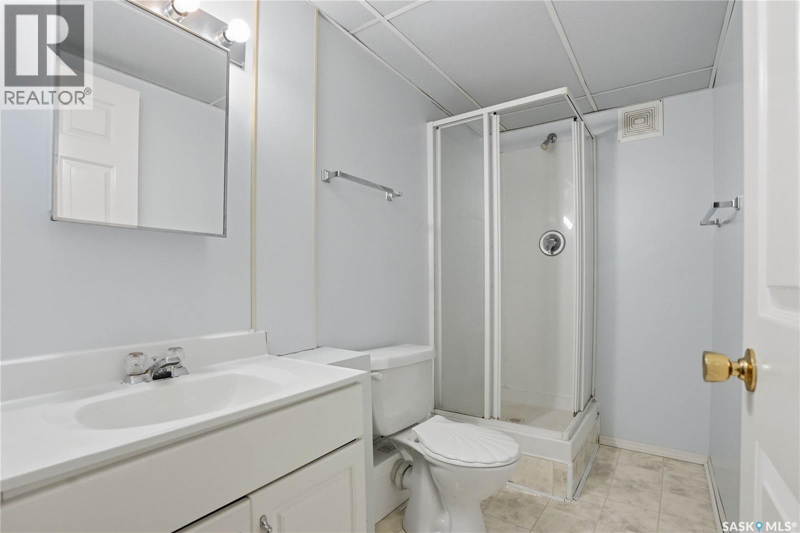 414 Preston Avenue S, Saskatoon, SK - Indoor Photo Showing Bathroom