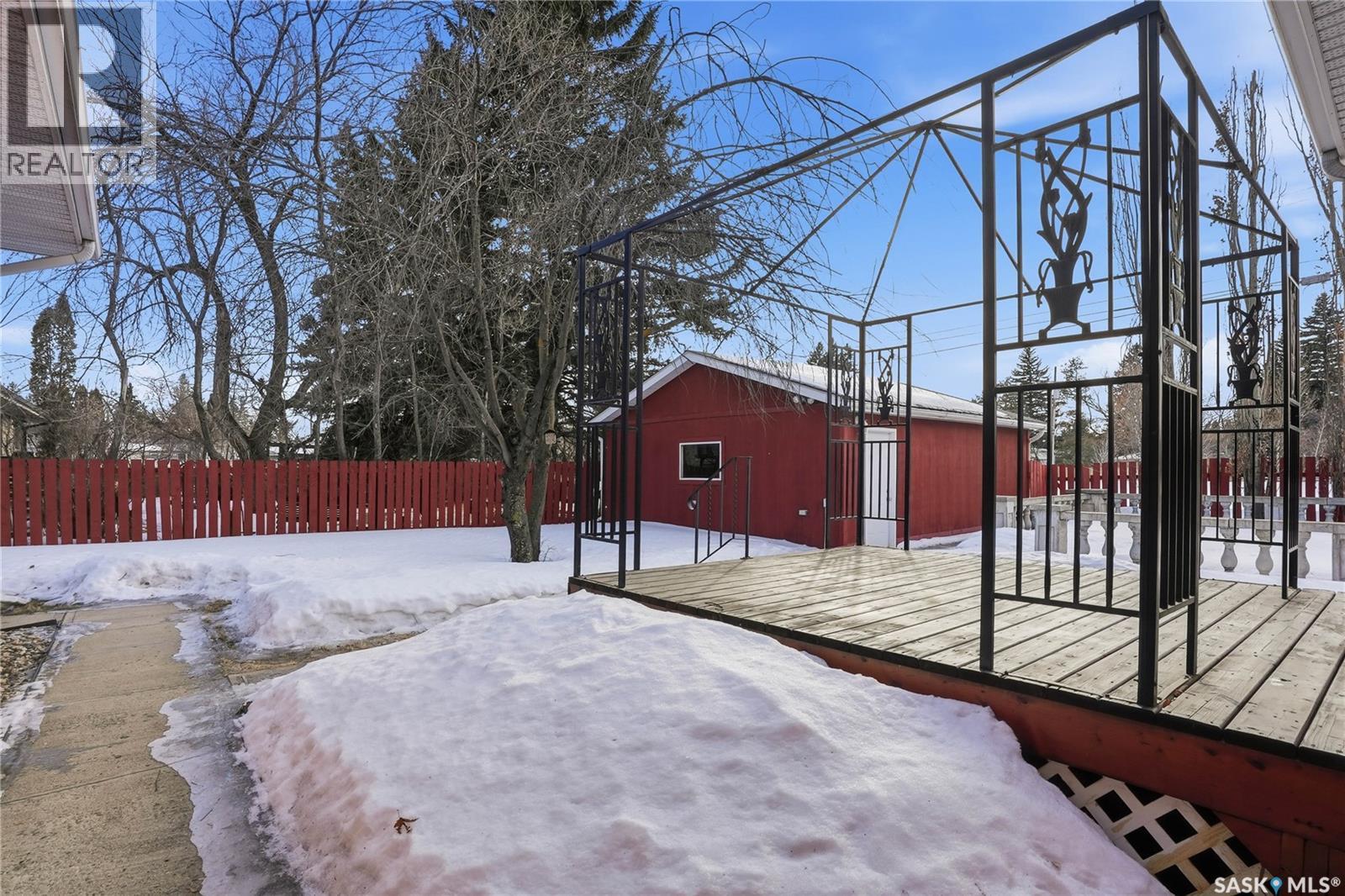 414 Preston Avenue S, Saskatoon, SK - Outdoor