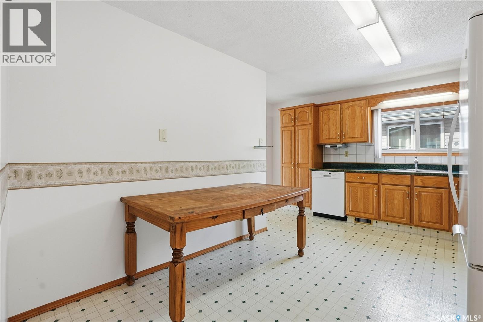 414 Preston Avenue S, Saskatoon, SK - Indoor Photo Showing Kitchen