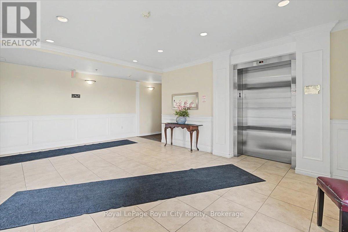 412 - 308 Watson Parkway N, Guelph (Grange Road), ON - Indoor Photo Showing Other Room