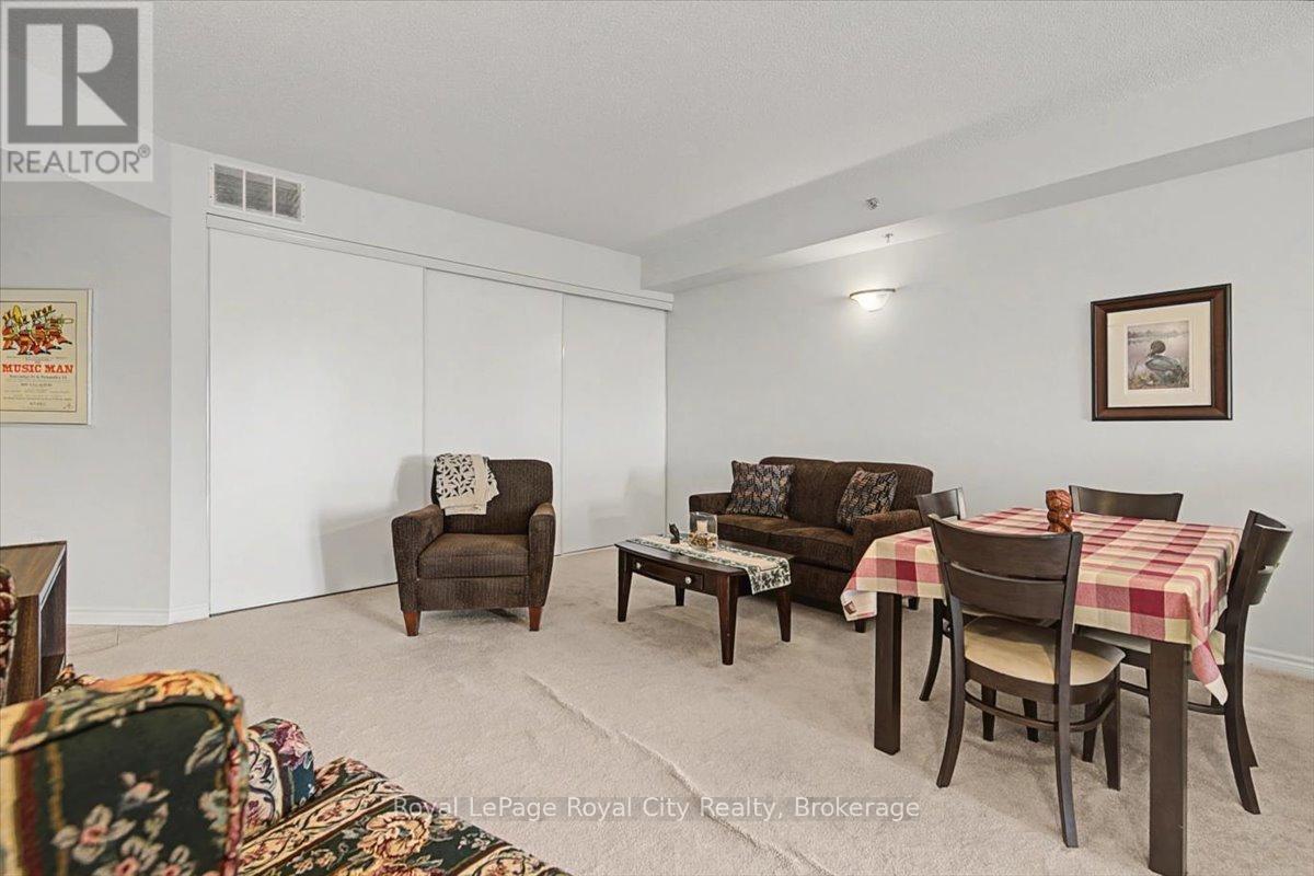 412 - 308 Watson Parkway N, Guelph (Grange Road), ON - Indoor