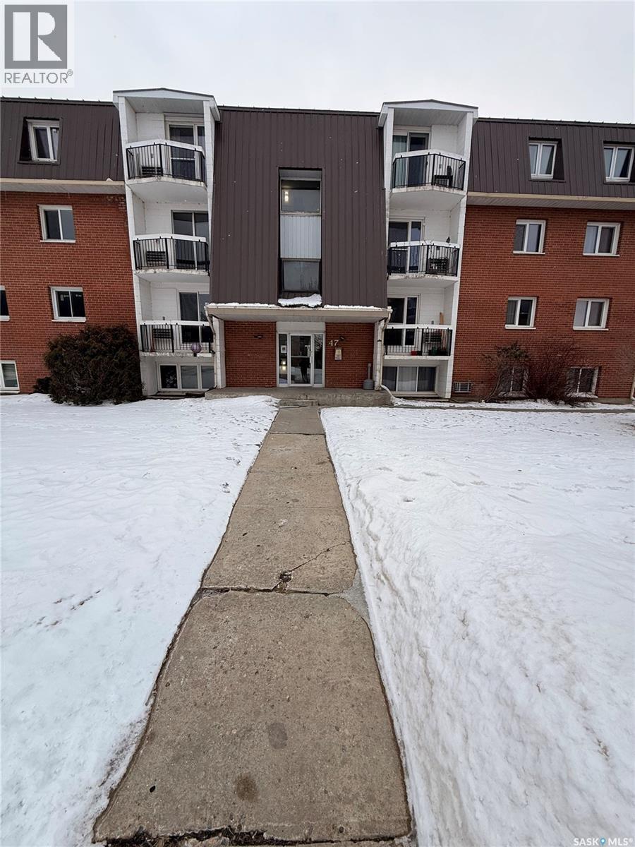 24 47 Centennial Street, Regina, SK - Outdoor With Balcony