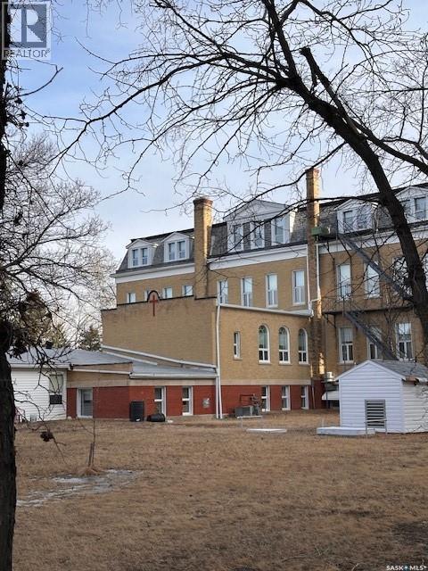 401 1St Avenue, Ponteix, SK