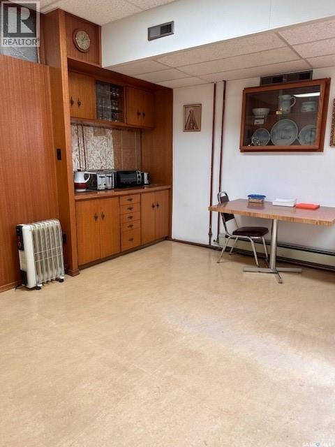 401 1St Avenue, Ponteix, SK