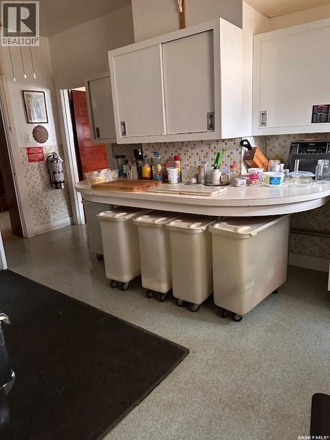 401 1St Avenue, Ponteix, SK