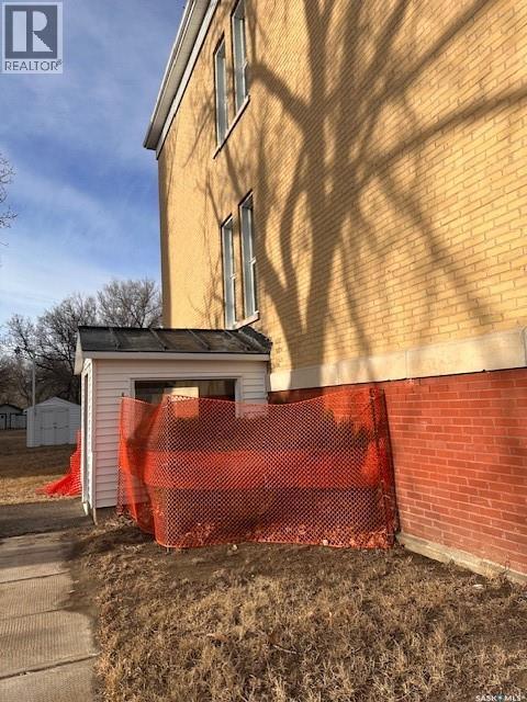 401 1St Avenue, Ponteix, SK