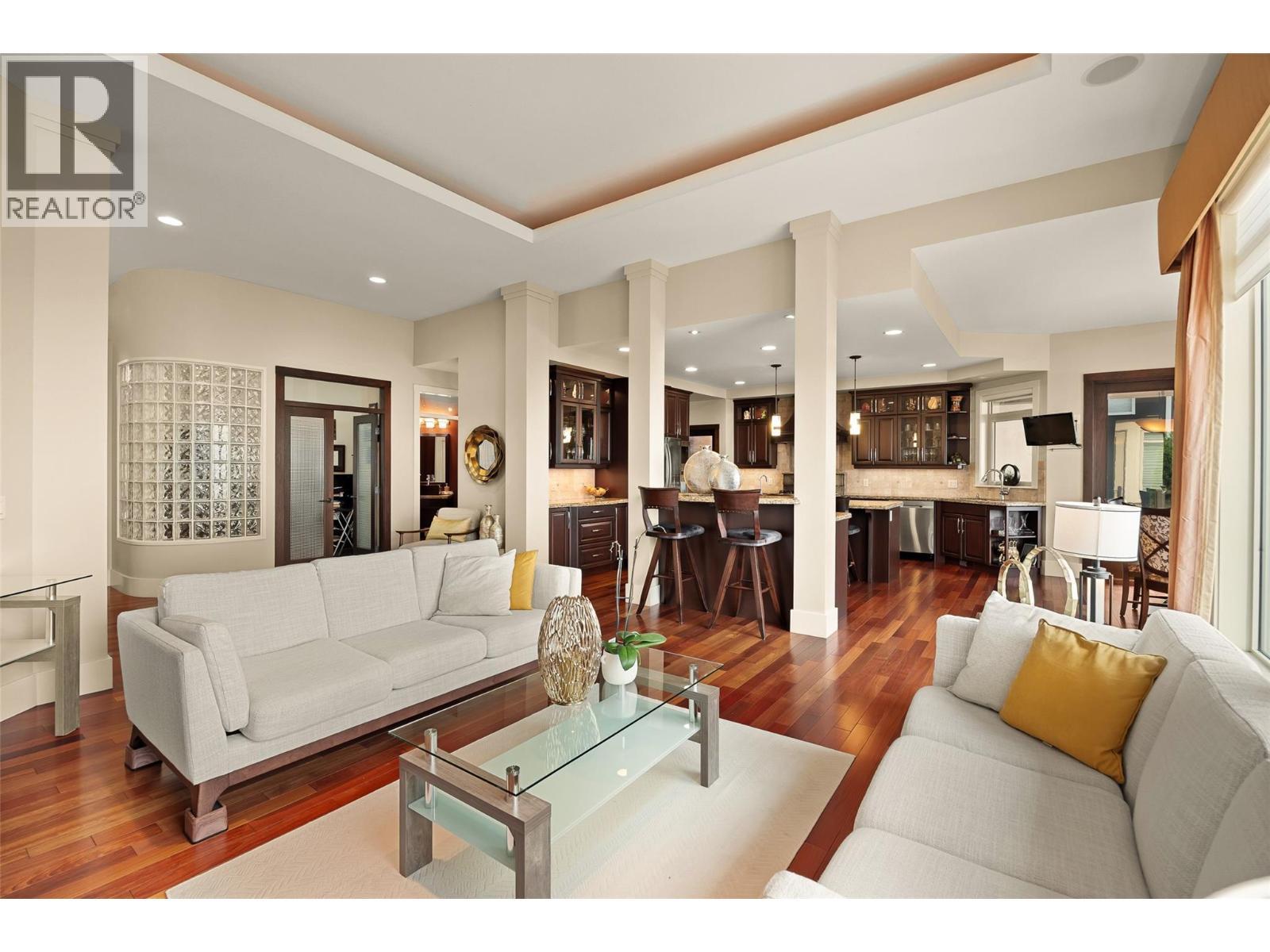 620 Arbor View Drive, Kelowna, BC - Indoor Photo Showing Living Room