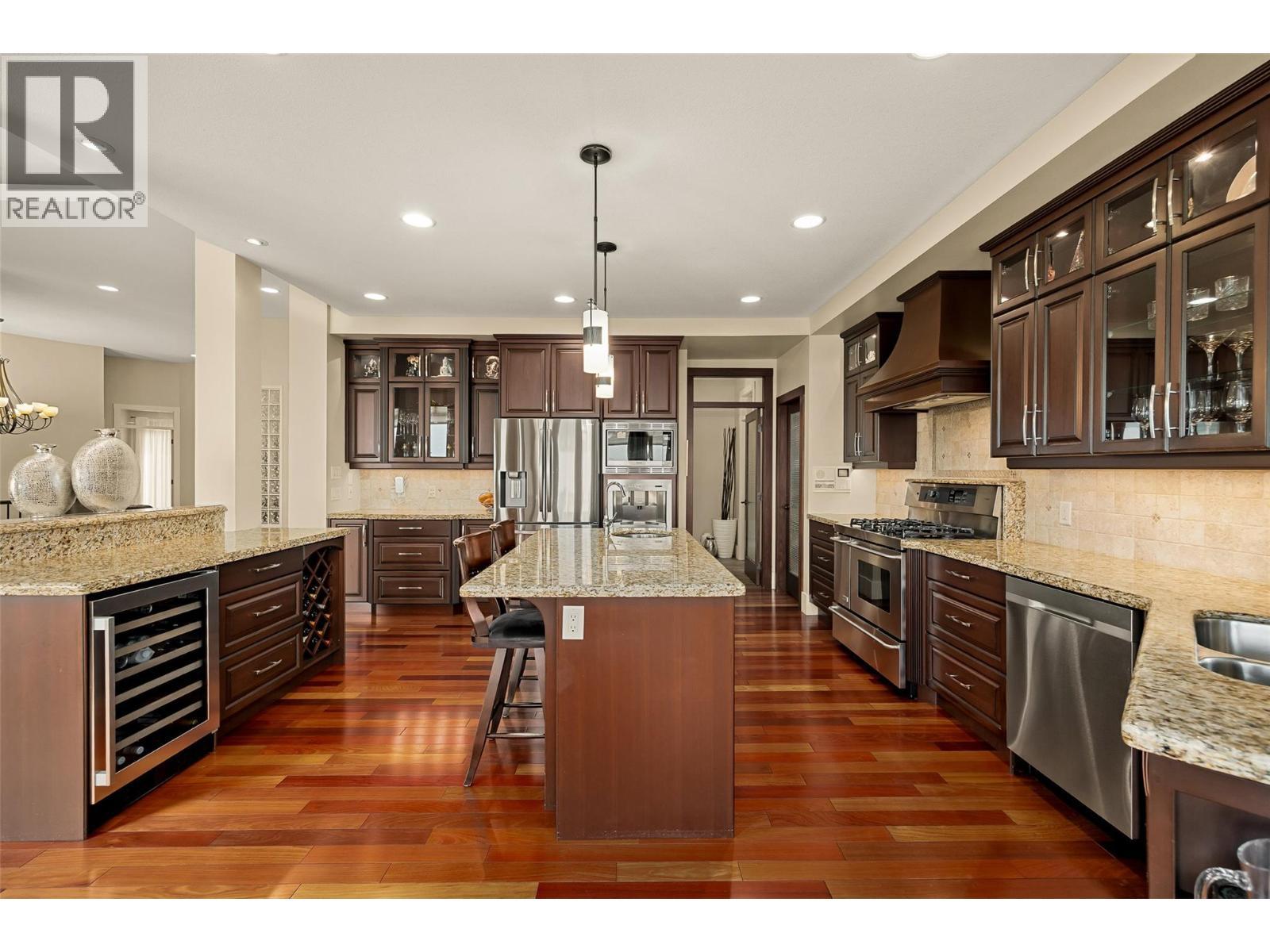620 Arbor View Drive, Kelowna, BC - Indoor Photo Showing Kitchen With Upgraded Kitchen