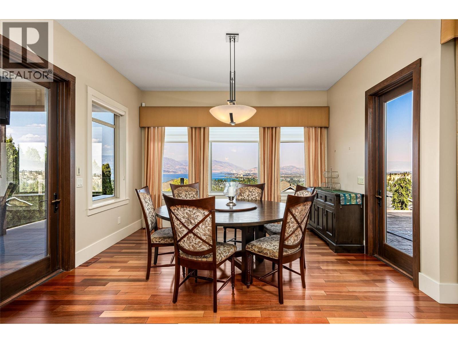 620 Arbor View Drive, Kelowna, BC - Indoor Photo Showing Dining Room
