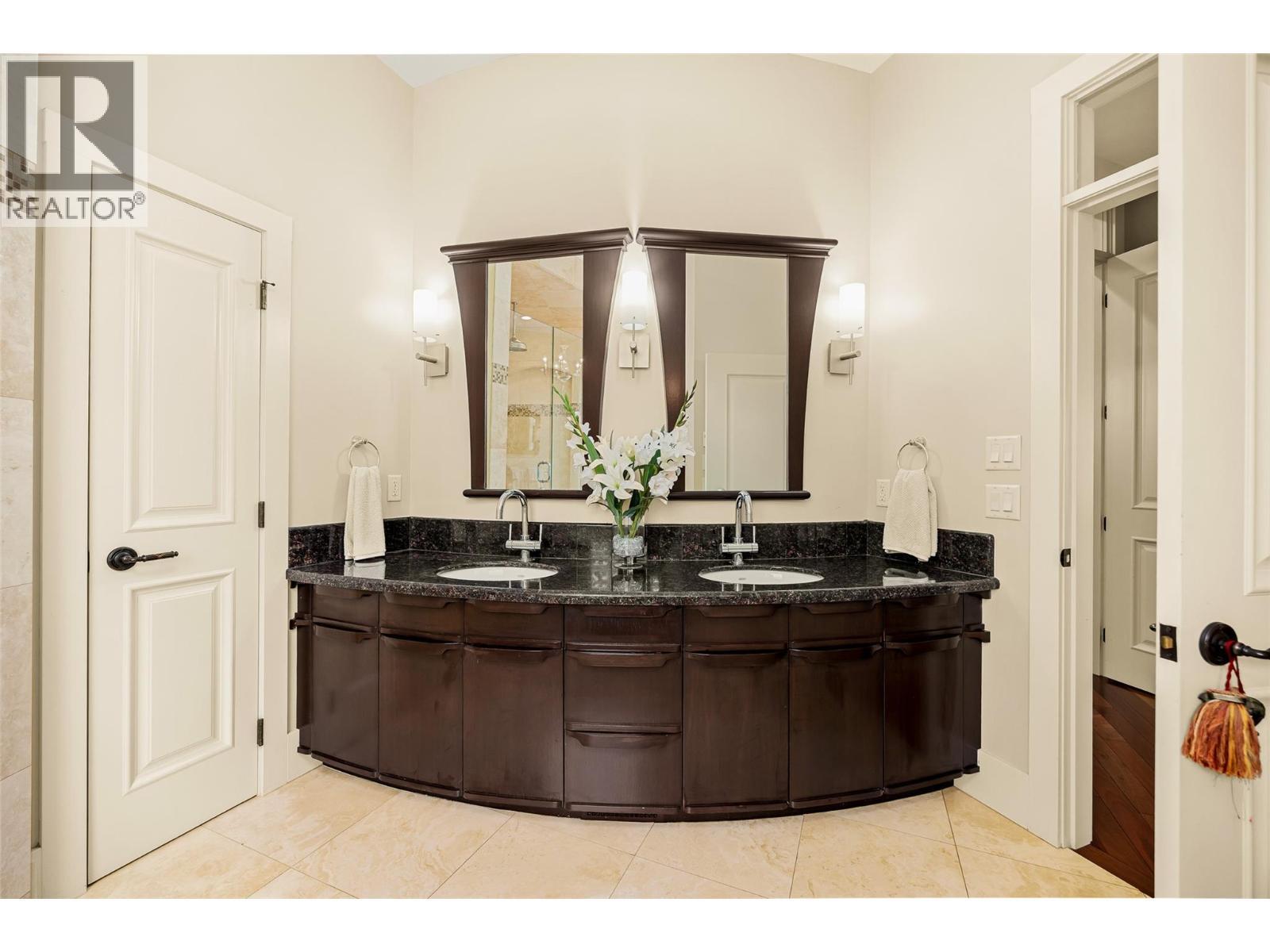 620 Arbor View Drive, Kelowna, BC - Indoor Photo Showing Bathroom