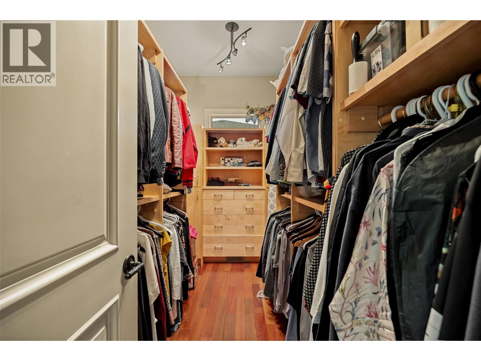 620 Arbor View Drive, Kelowna, BC - Indoor With Storage