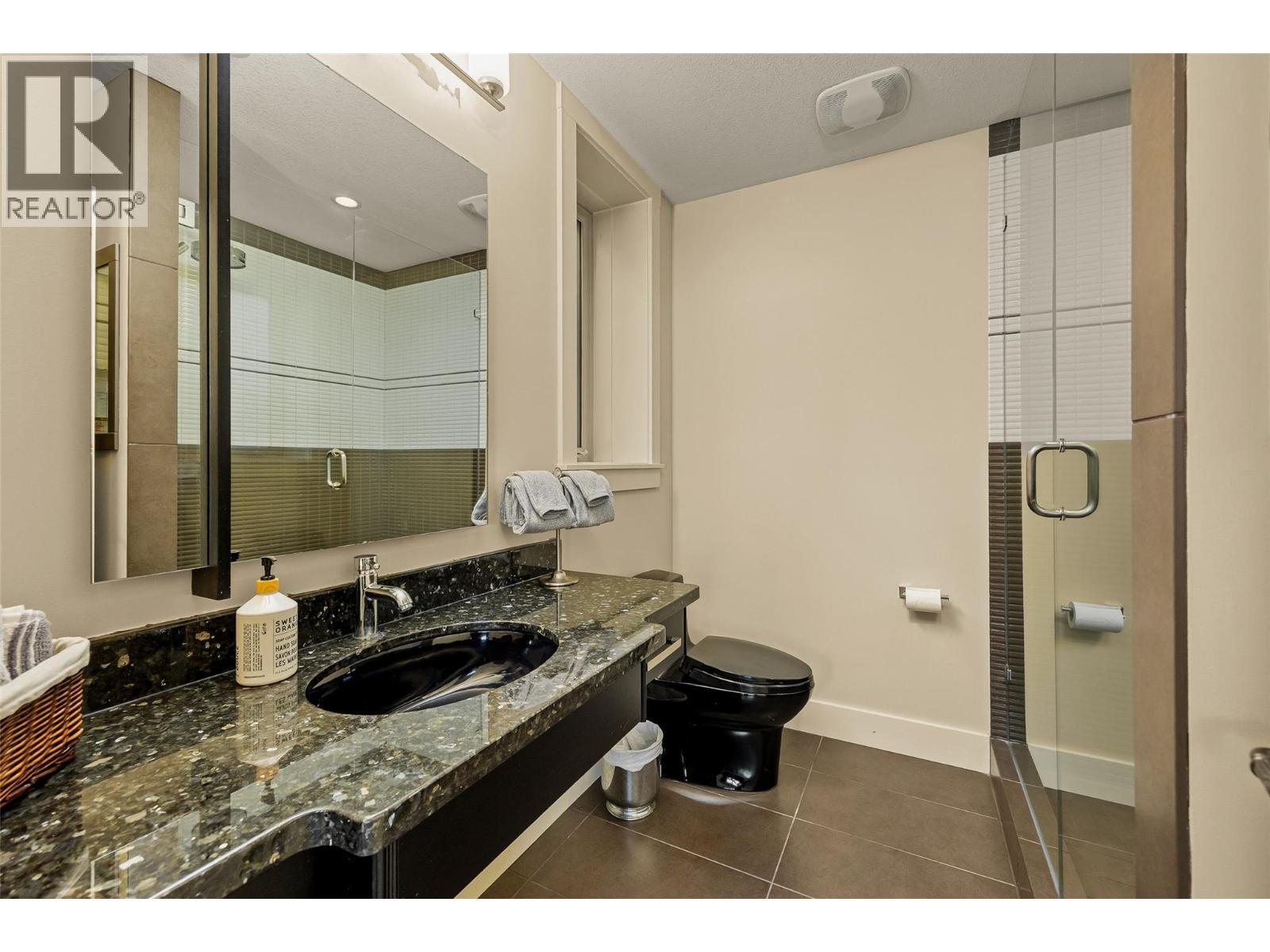 620 Arbor View Drive, Kelowna, BC - Indoor Photo Showing Bathroom