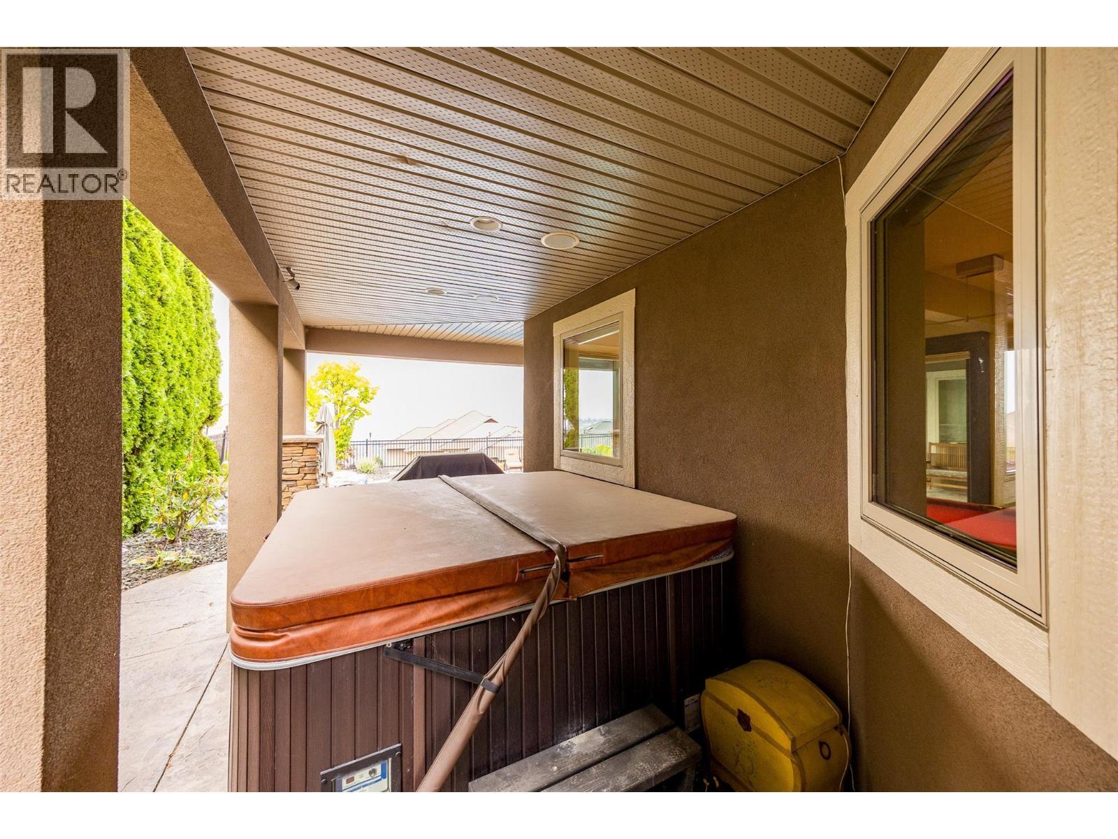 620 Arbor View Drive, Kelowna, BC - Outdoor With Exterior
