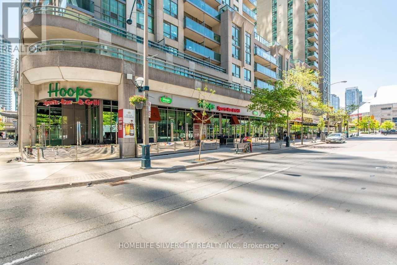 607 - 30 Grand Trunk Crescent, Toronto, ON - Outdoor