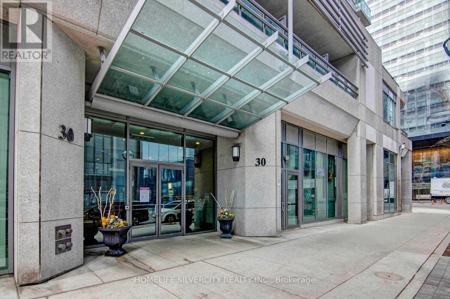 607 - 30 Grand Trunk Crescent, Toronto, ON - Outdoor