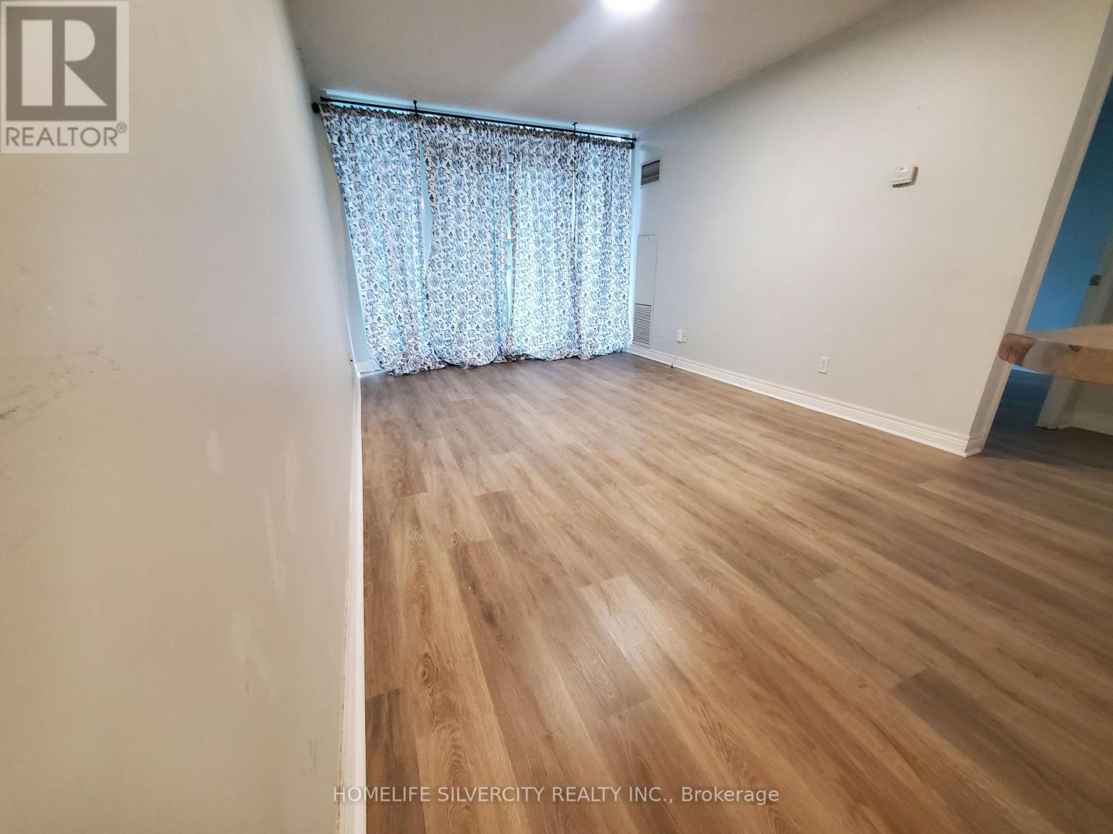 Living and Dining room - 607 - 30 Grand Trunk Crescent, Toronto, ON - Indoor Photo Showing Other Room