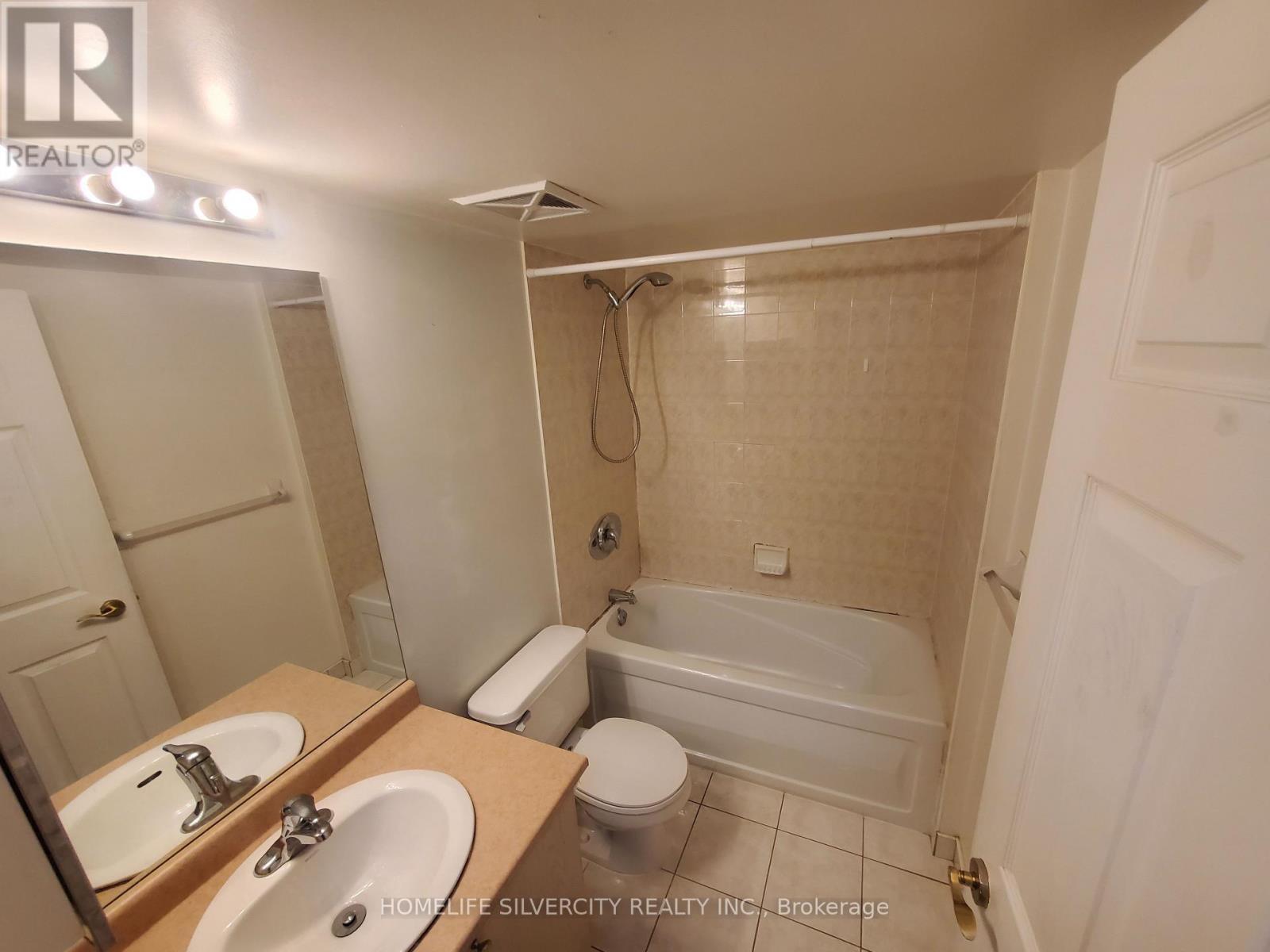 607 - 30 Grand Trunk Crescent, Toronto, ON - Indoor Photo Showing Bathroom