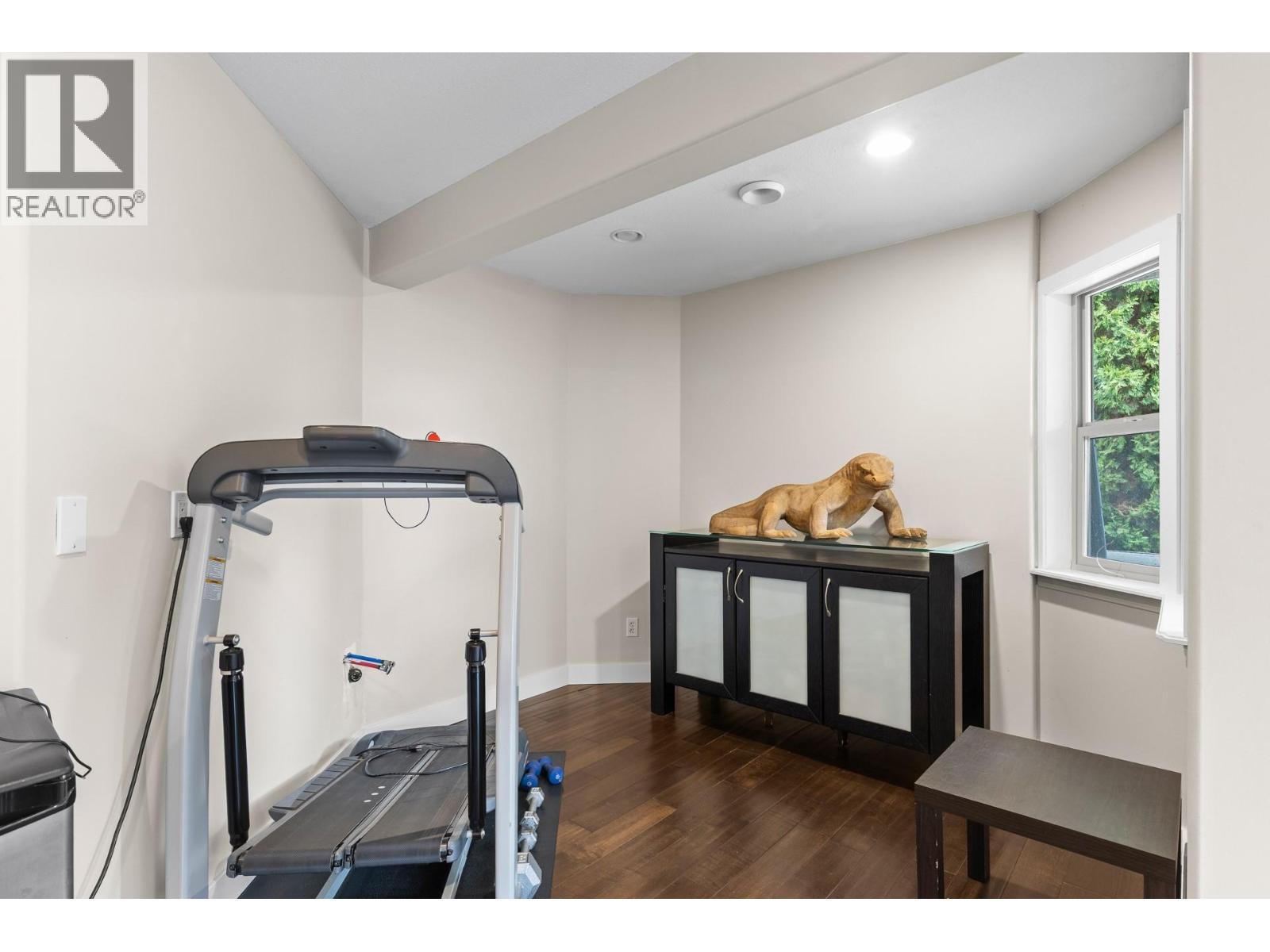 908 Westview Way, West Kelowna, BC - Indoor Photo Showing Gym Room