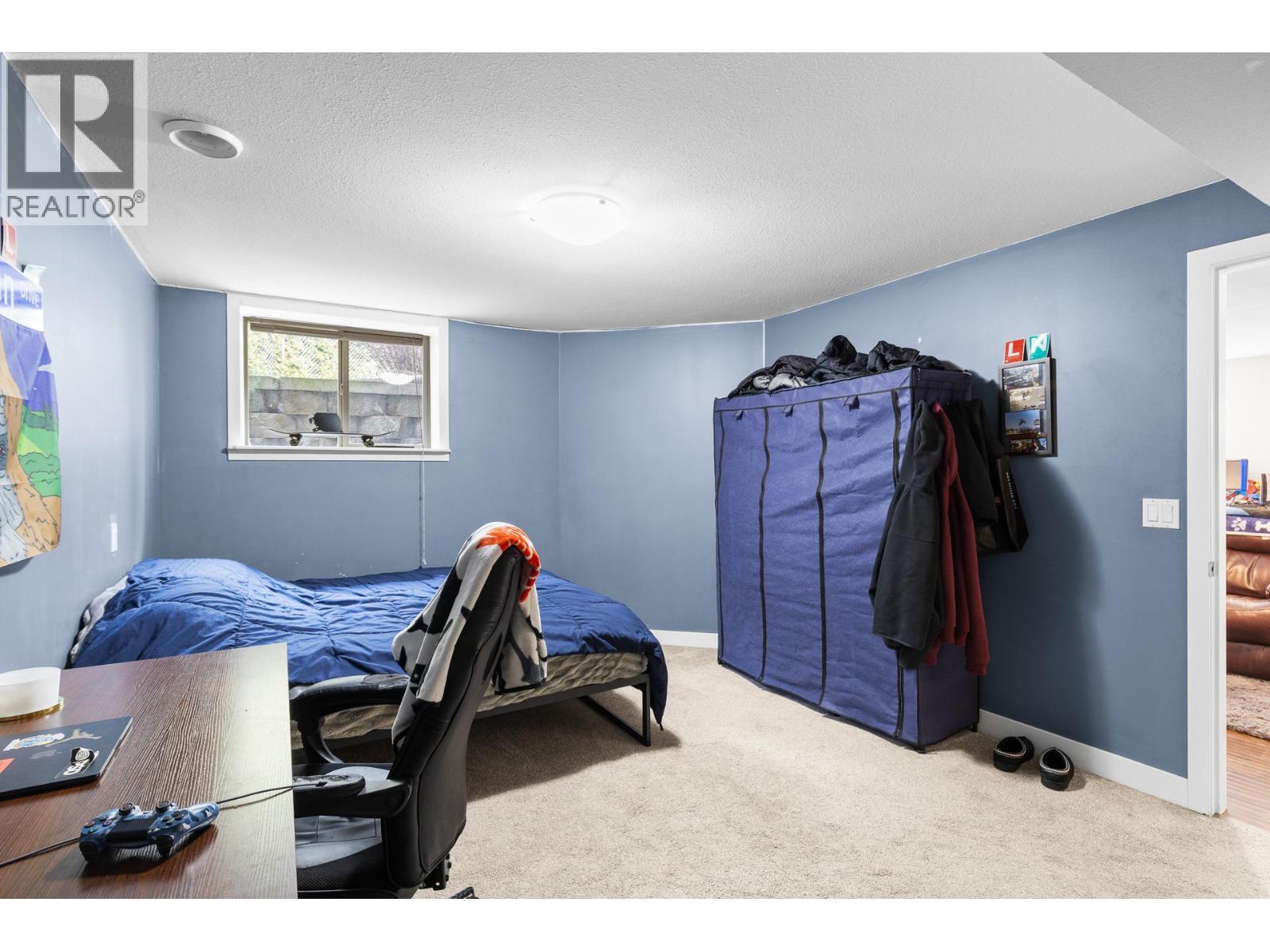 908 Westview Way, West Kelowna, BC - Indoor Photo Showing Bedroom
