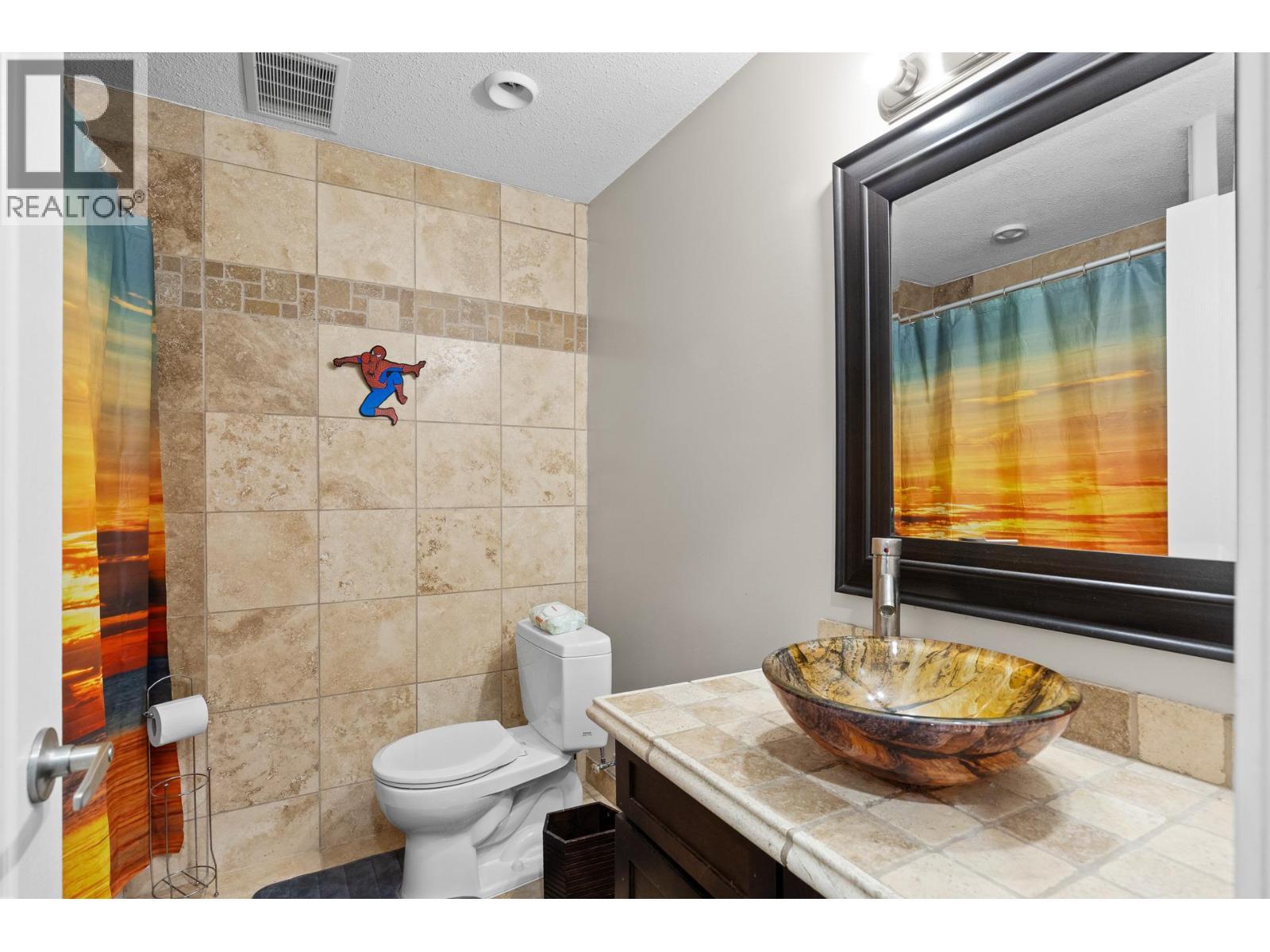 908 Westview Way, West Kelowna, BC - Indoor Photo Showing Bathroom