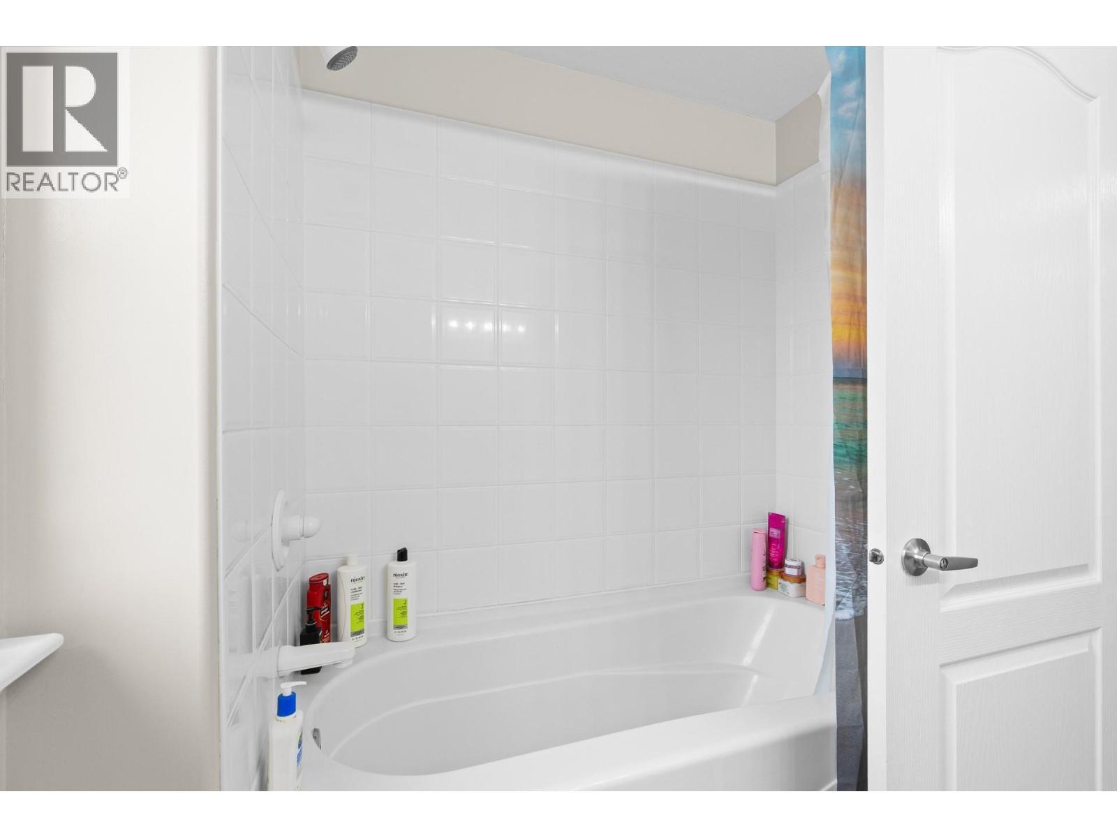 908 Westview Way, West Kelowna, BC - Indoor Photo Showing Bathroom