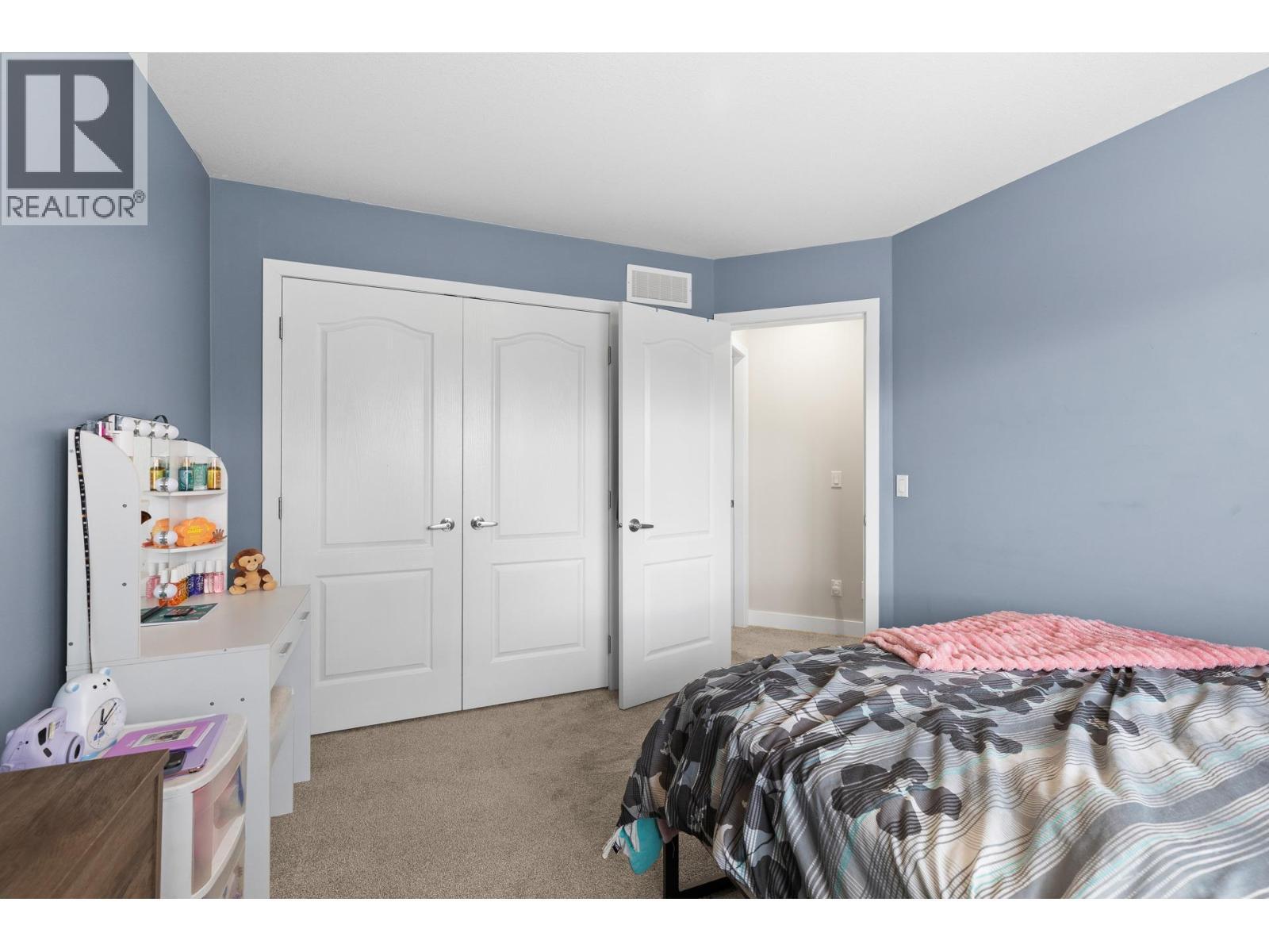908 Westview Way, West Kelowna, BC - Indoor Photo Showing Bedroom