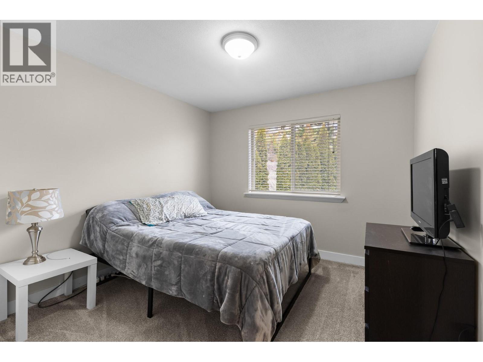 908 Westview Way, West Kelowna, BC - Indoor Photo Showing Bedroom