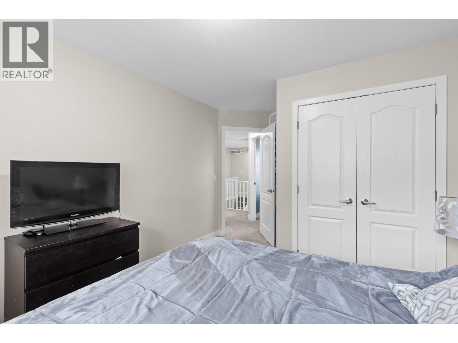 908 Westview Way, West Kelowna, BC - Indoor Photo Showing Bedroom