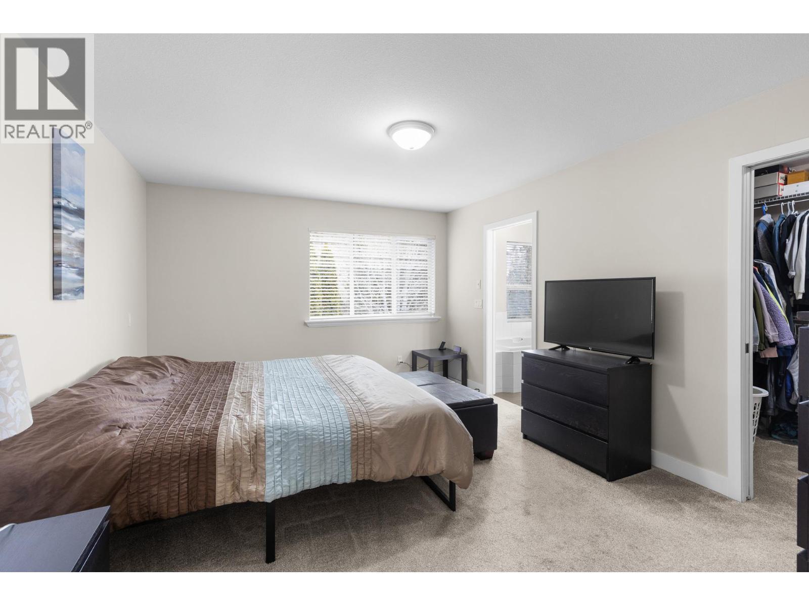 908 Westview Way, West Kelowna, BC - Indoor Photo Showing Bedroom