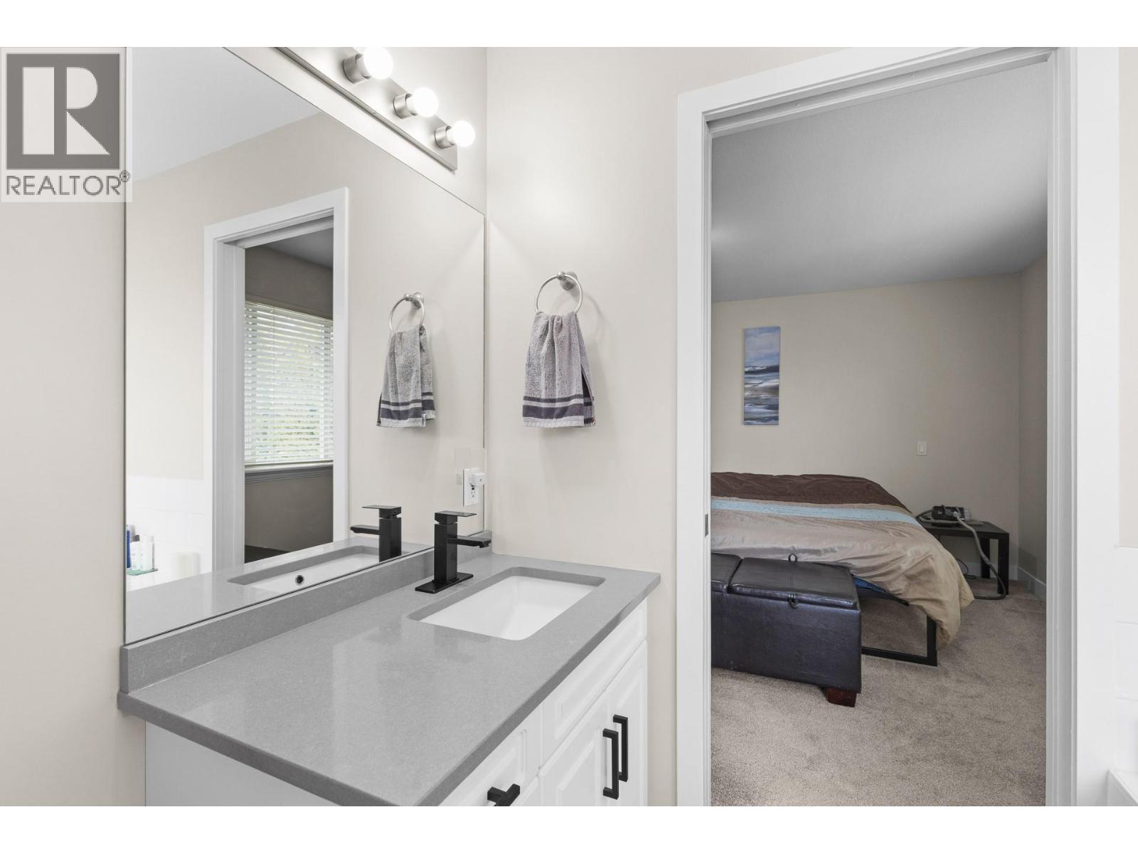 908 Westview Way, West Kelowna, BC - Indoor Photo Showing Bathroom