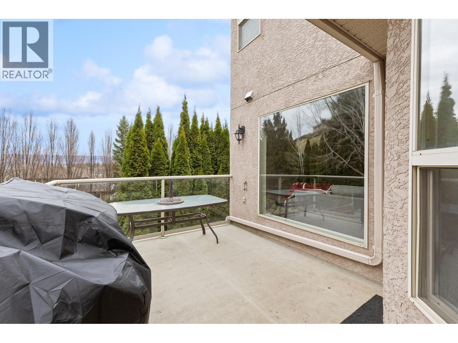908 Westview Way, West Kelowna, BC - Outdoor With Exterior