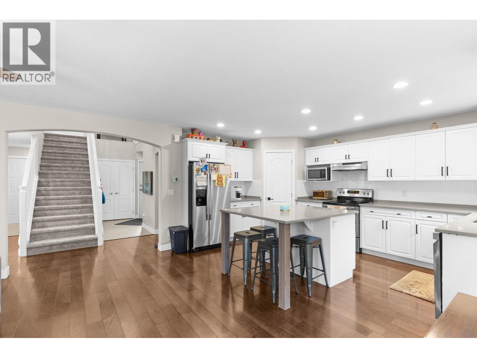 908 Westview Way, West Kelowna, BC - Indoor Photo Showing Kitchen With Upgraded Kitchen
