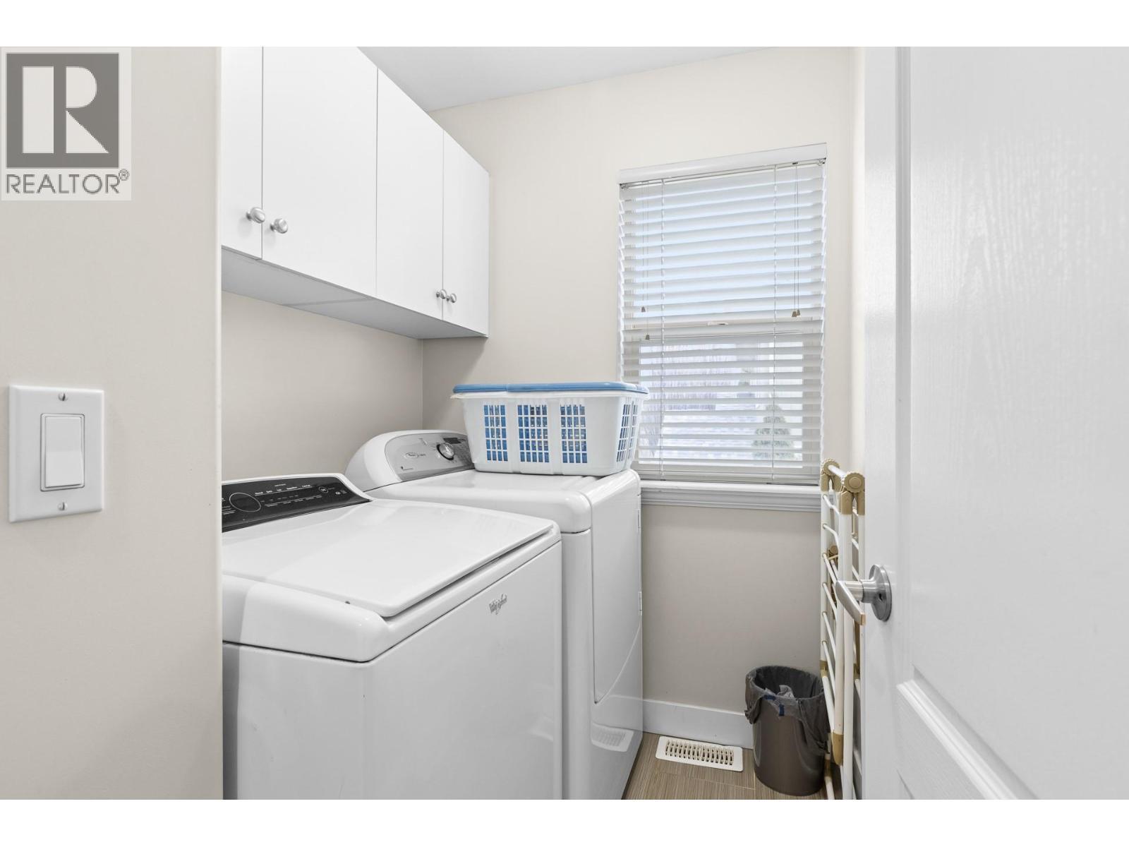 908 Westview Way, West Kelowna, BC - Indoor Photo Showing Laundry Room