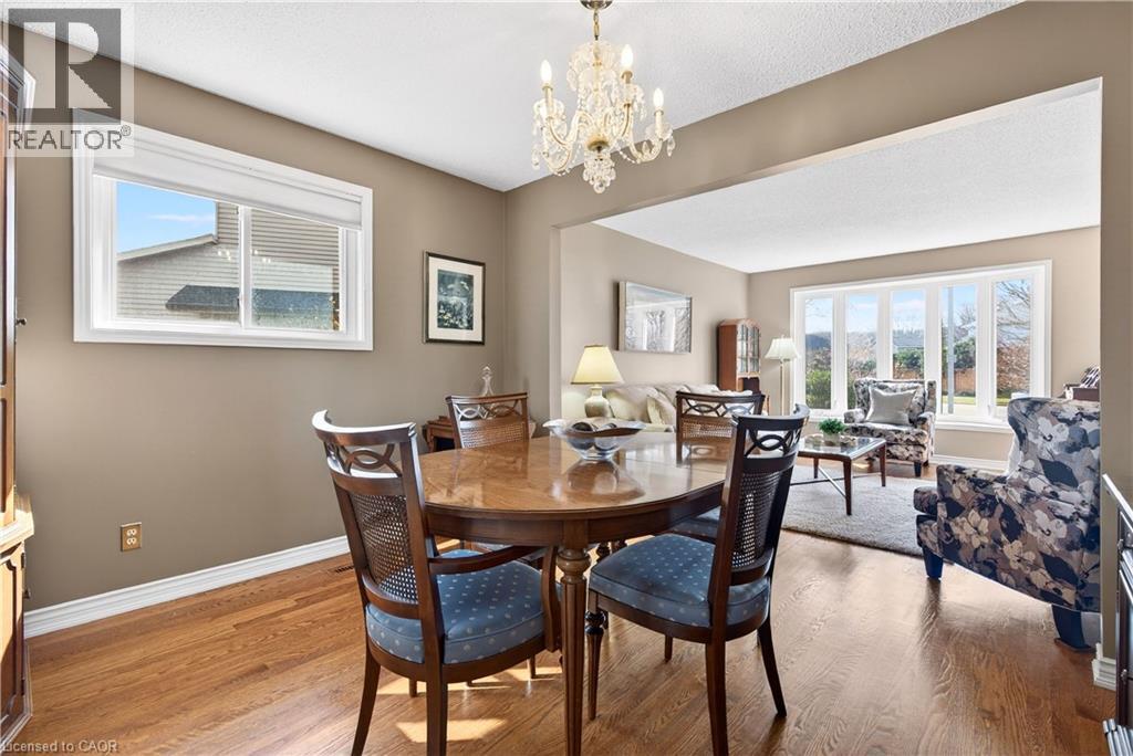 2378 Arnold Crescent, Burlington, ON - Indoor Photo Showing Dining Room
