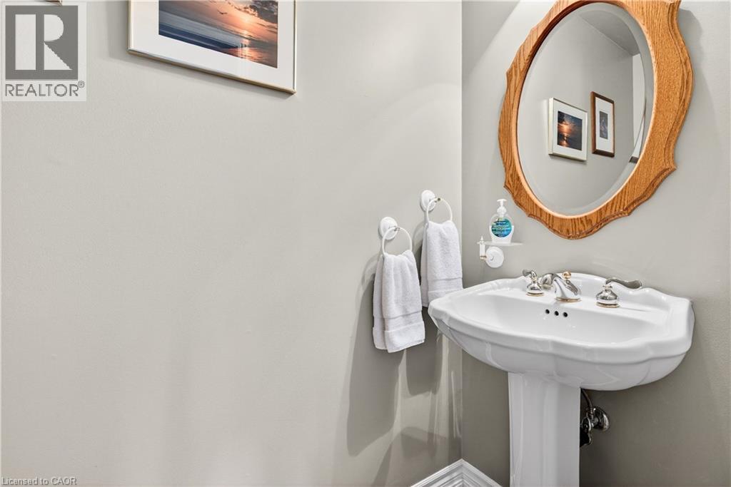 2378 Arnold Crescent, Burlington, ON - Indoor Photo Showing Bathroom