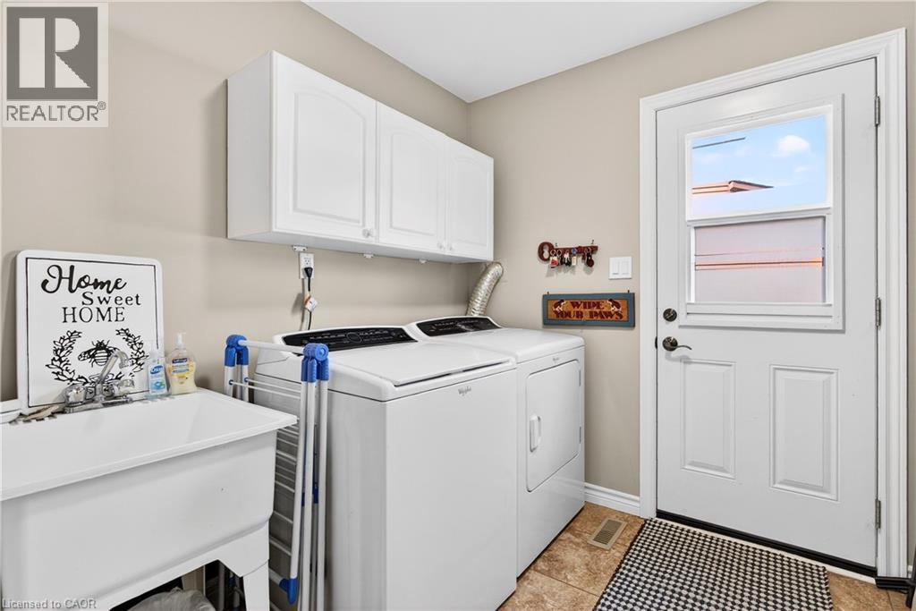 2378 Arnold Crescent, Burlington, ON - Indoor Photo Showing Laundry Room