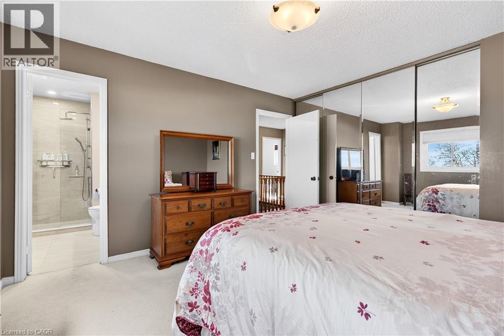 2378 Arnold Crescent, Burlington, ON - Indoor Photo Showing Bedroom