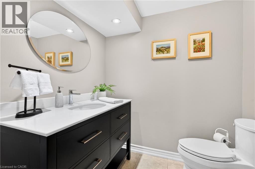 2378 Arnold Crescent, Burlington, ON - Indoor Photo Showing Bathroom