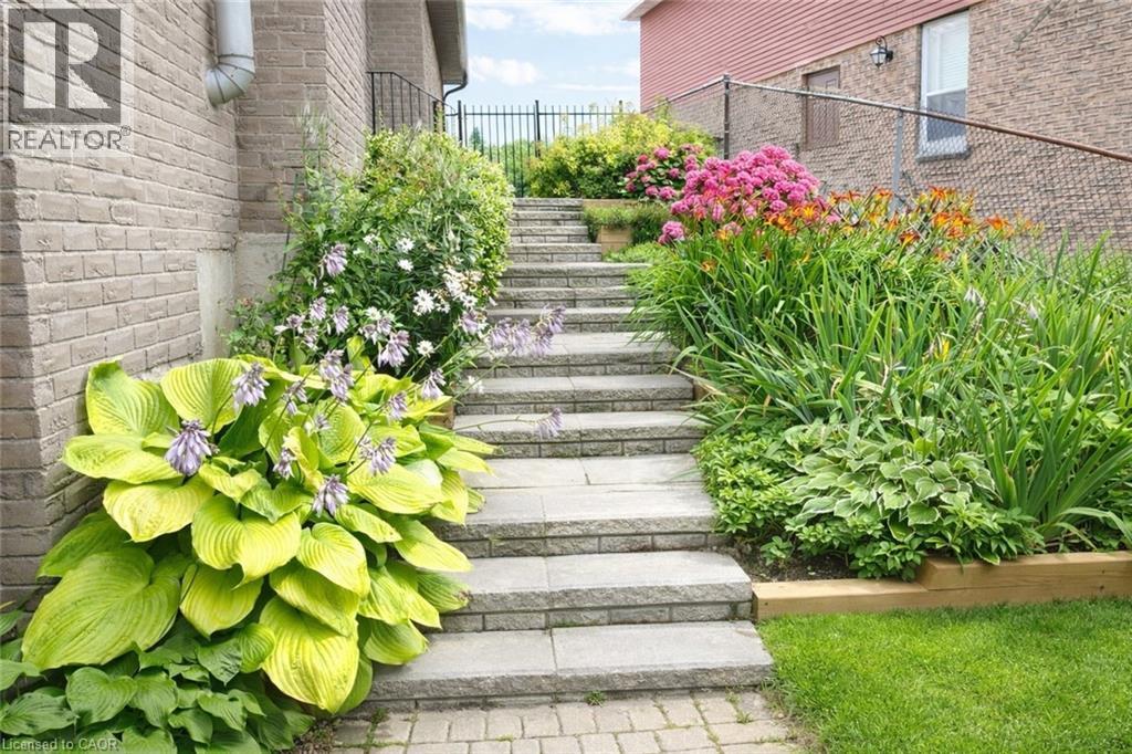 2378 Arnold Crescent, Burlington, ON - Outdoor