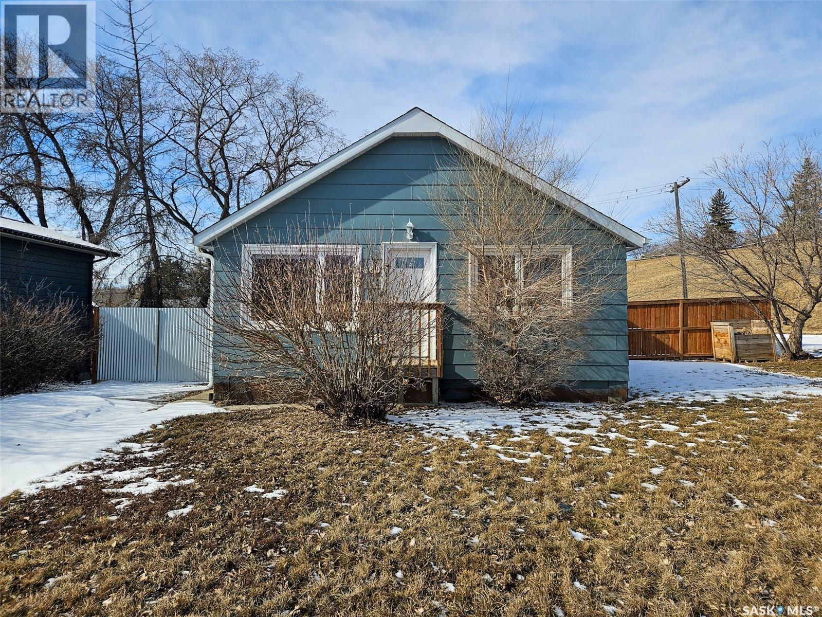 660 9Th Avenue Ne, Swift Current, SK - Outdoor