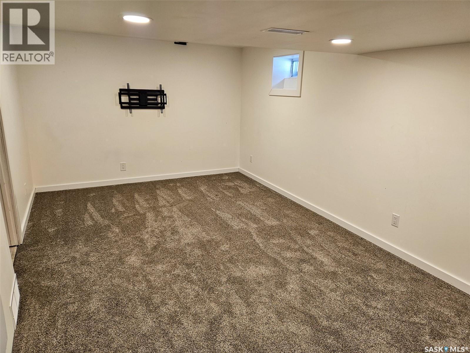 660 9Th Avenue Ne, Swift Current, SK - Indoor