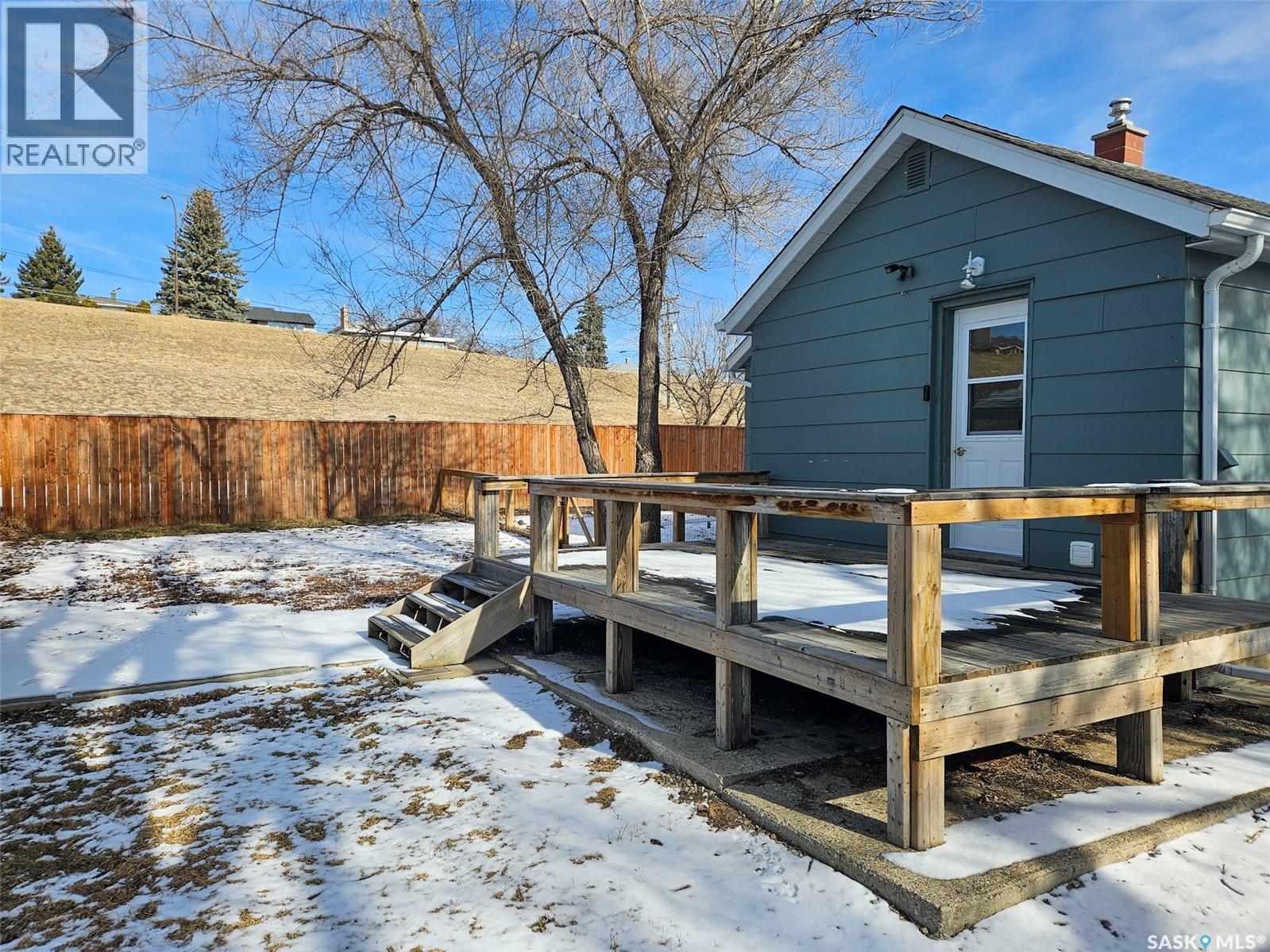 660 9Th Avenue Ne, Swift Current, SK - Outdoor