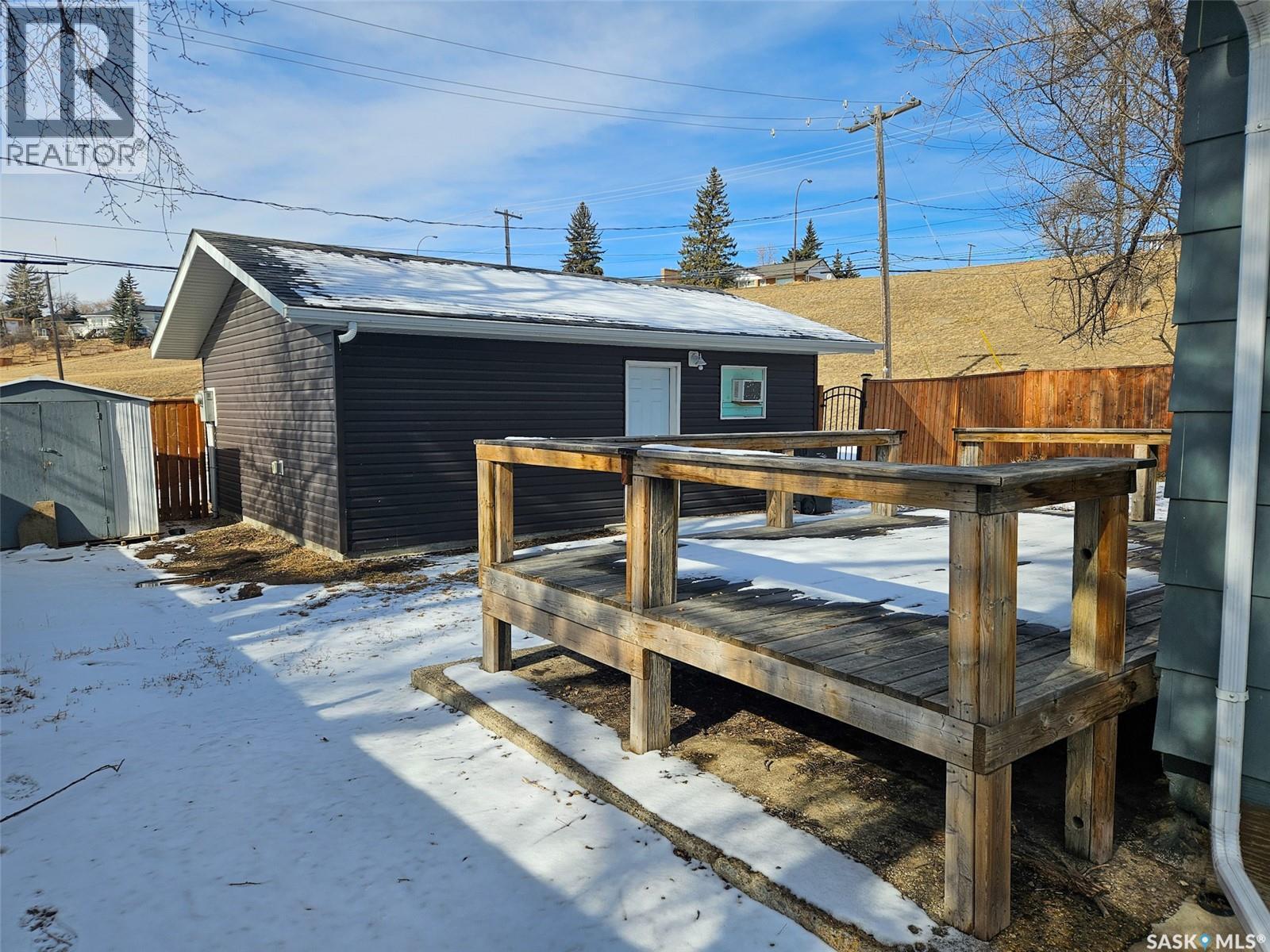 660 9Th Avenue Ne, Swift Current, SK - Outdoor